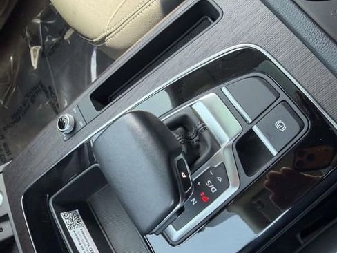 Used 2023 Audi Q5 2.0T Premium w/ Convenience Package AWD/4WD image 24