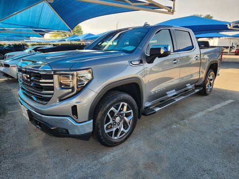 Used 2023 GMC Sierra 1500 SLT AWD/4WD image 2