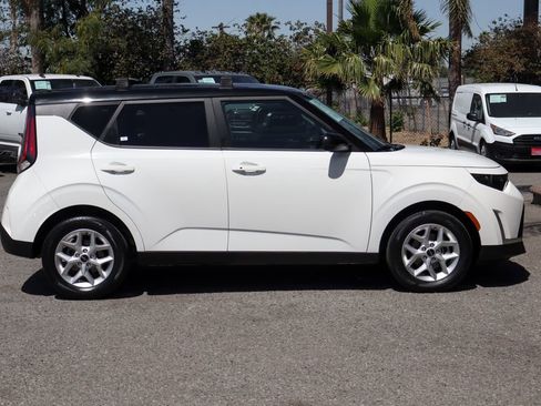 Used 2023 Kia Soul S FWD image 10