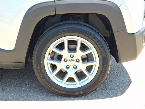 Used 2021 Jeep Renegade Latitude FWD image 29
