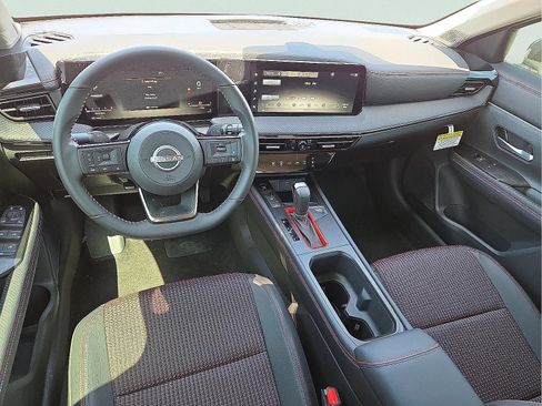 Used 2025 Nissan Kicks SR AWD/4WD image 11