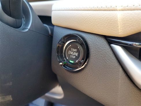 Used 2024 Cadillac XT4 Luxury image 25