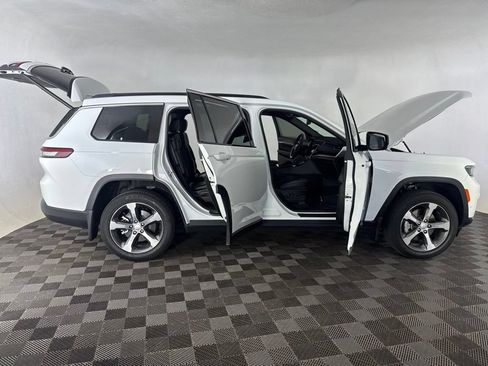 Used 2025 Jeep Grand Cherokee L Limited w/ Luxury Tech Group II AWD/4WD image 14