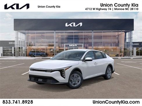 New 2025 Kia K4 LX image 1