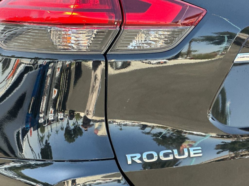 Used 2017 Nissan Rogue SV w/ Sun & Sound Touring Package FWD image 25