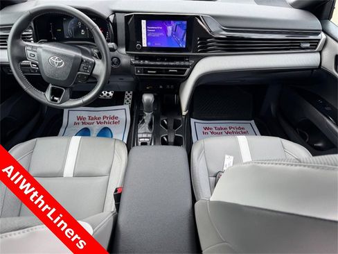 Used 2025 Toyota Camry SE image 11