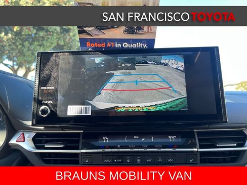 Used 2026 Toyota Sienna XLE FWD image 37