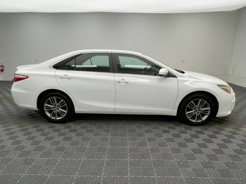 Used 2016 Toyota Camry SE FWD image 5