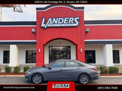 Used 2024 Hyundai Elantra Blue image 1