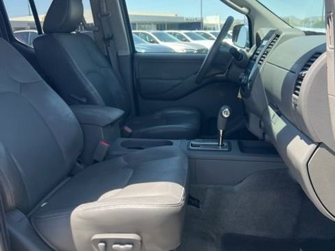 Used 2011 Nissan Frontier SL w/ Moonroof Pkg AWD/4WD image 29