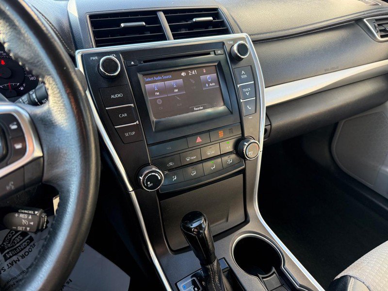 Used 2015 Toyota Camry SE FWD image 25