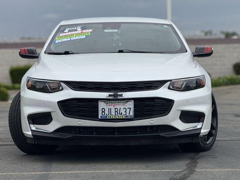 Used 2018 Chevrolet Malibu LT w/ Leather Package FWD image 2