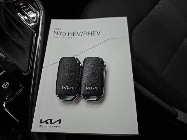Used 2025 Kia Niro EX Touring FWD image 41