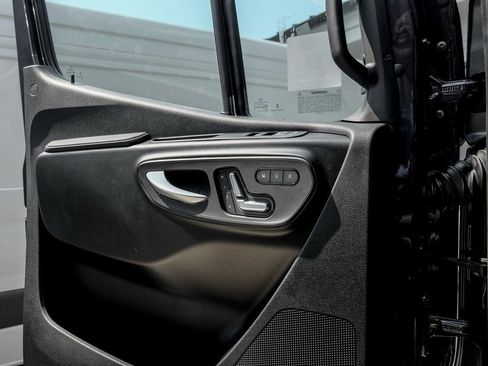 Used 2025 Mercedes-Benz Sprinter 2500 image 13