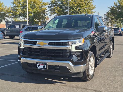 Used 2023 Chevrolet Silverado 1500 LT w/ Z71 Off-Road Package AWD/4WD image 10