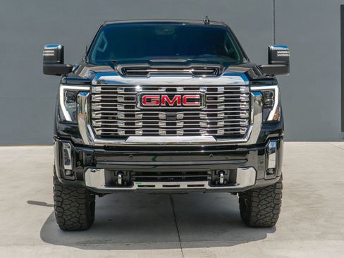 Used 2025 GMC Sierra 2500 Denali w/ Denali Reserve Package AWD/4WD image 4