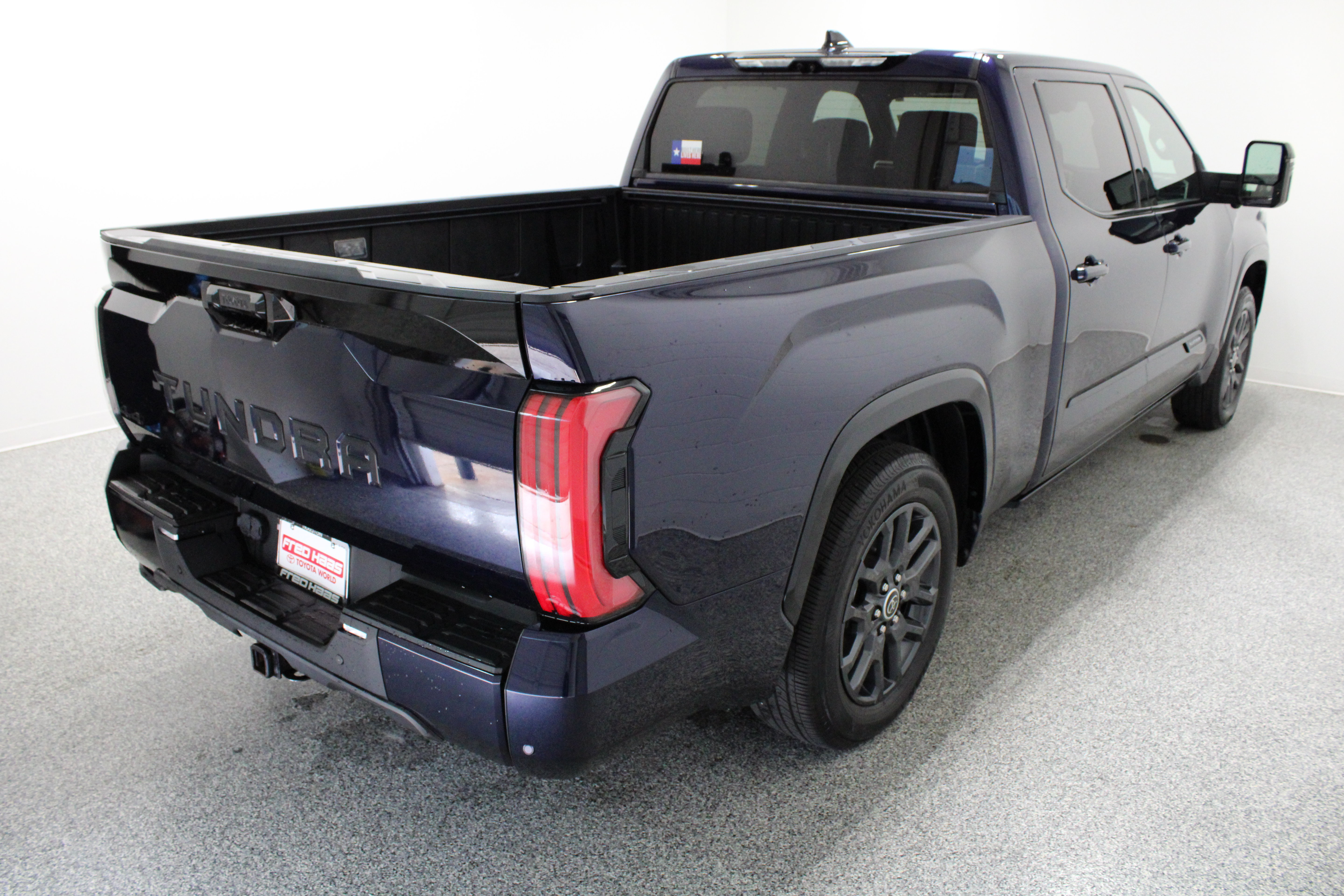Used 2023 Toyota Tundra Platinum w/ Advanced Package AWD/4WD image 7