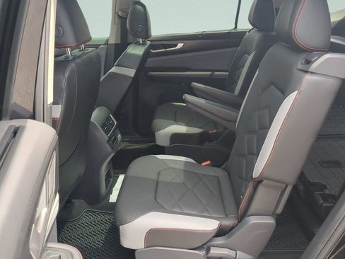 Used 2024 Volkswagen Atlas Peak Edition SEL AWD/4WD image 11