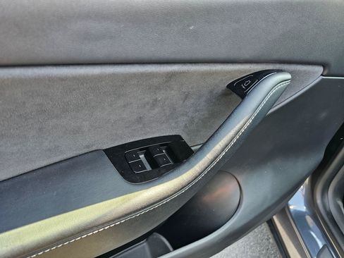 Used 2021 Tesla Model Y Long Range AWD/4WD image 20