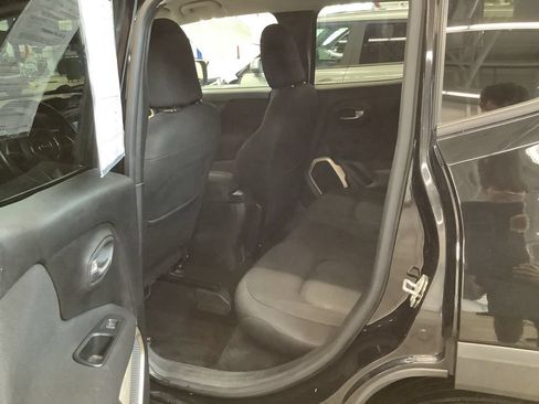 Used 2017 Jeep Renegade Latitude AWD/4WD image 18