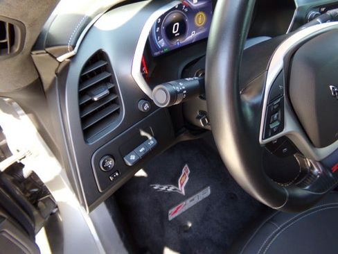Used 2016 Chevrolet Corvette Z06 w/ 3LZ Preferred Equipment Group RWD image 18
