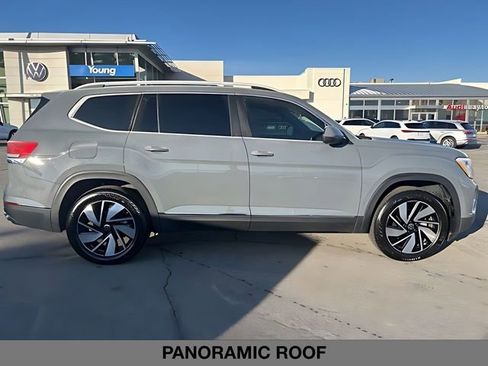 Used 2025 Volkswagen Atlas SEL image 2