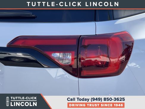 Used 2019 GMC Acadia SLT w/ Black Edition FWD image 17