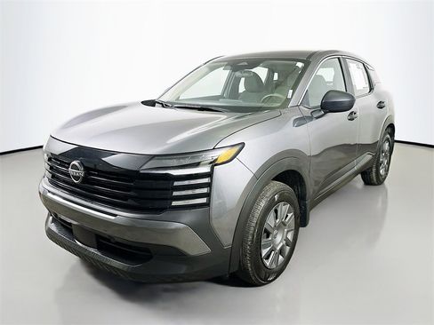 Used 2025 Nissan Kicks S image 3