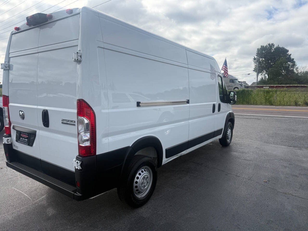 Used 2024 RAM ProMaster 2500 w/ Convenience Group FWD image 5