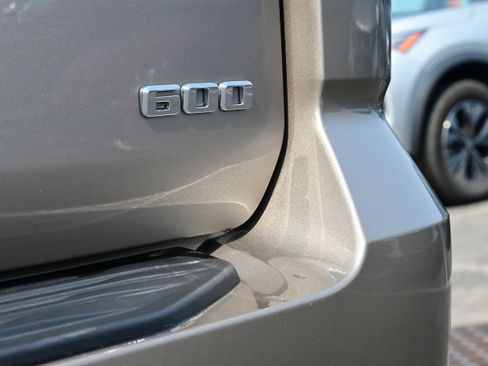 Used 2025 Cadillac Escalade Sport Platinum image 10