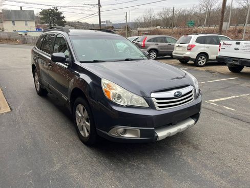 Used 2011 Subaru Outback 2.5i Limited w/ PWR Moonroof Pkg image 6