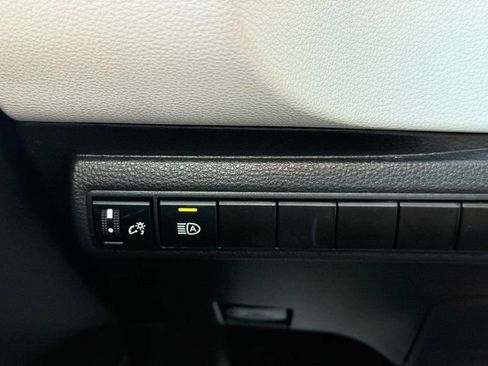 Used 2025 Toyota Corolla SE w/ Convenience Package FWD image 29