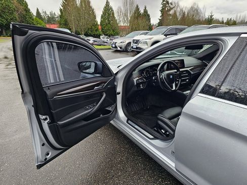Used 2019 BMW 530e xDrive w/ Premium Package image 20