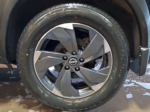 Used 2025 Nissan Rogue SV image 10