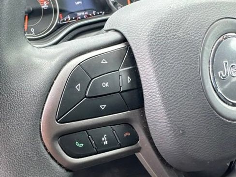 Used 2022 Jeep Cherokee Latitude Lux FWD image 16