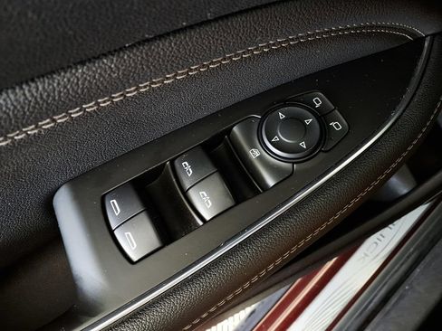 Used 2018 Buick Regal Essence FWD image 25