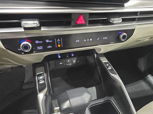 Used 2024 Kia Sorento EX w/ Panoramic Sunroof Package image 25