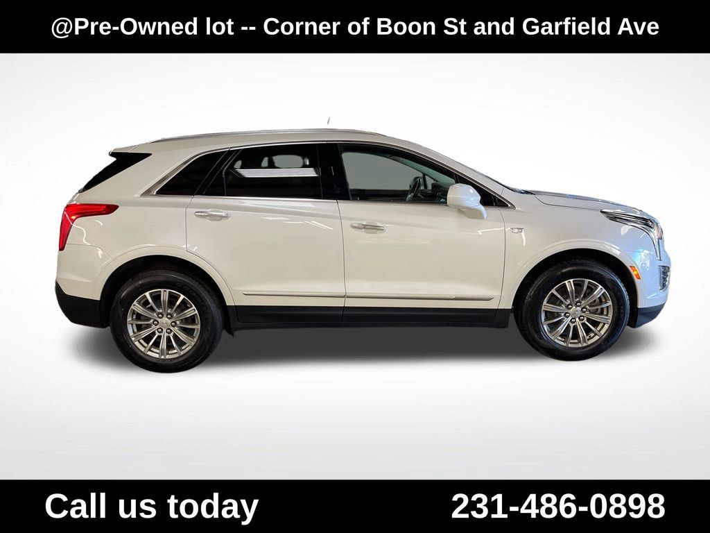 Used 2017 Cadillac XT5 Luxury w/ Driver Awareness Package AWD/4WD image 6