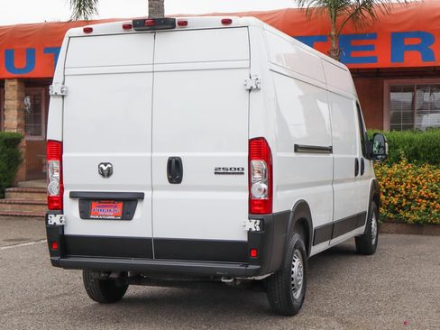 Used 2025 RAM ProMaster 2500 w/ Convenience Group FWD image 9