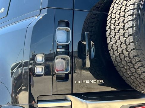 Used 2020 Land Rover Defender 110 X image 13