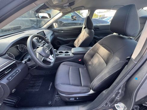Used 2025 Nissan Altima 2.5 SV FWD image 27