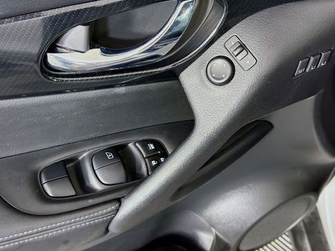Used 2019 Nissan Rogue SL w/ Premium Package FWD image 15