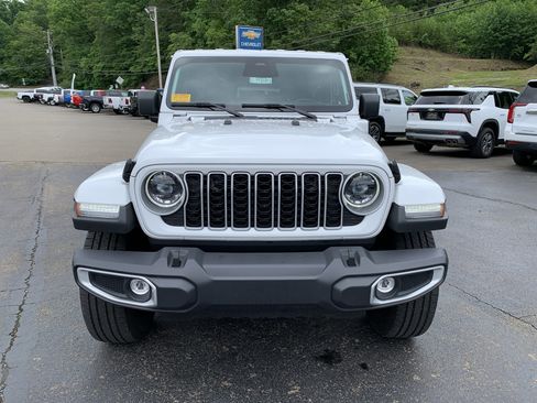 Used 2025 Jeep Wrangler Unlimited Sahara AWD/4WD image 5