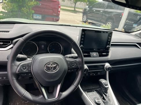Certified 2022 Toyota RAV4 XLE Premium AWD/4WD image 9