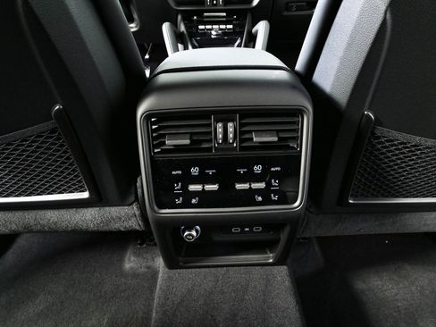 New 2026 Porsche Cayenne Coupe AWD/4WD image 21