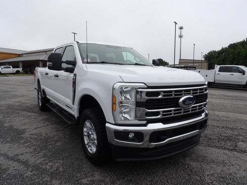 Used 2025 Ford F250 XLT w/ FX4 Off-Road Package AWD/4WD image 11