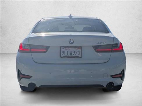 Used 2022 BMW 330i Sedan w/ Driving Assistance Package image 7