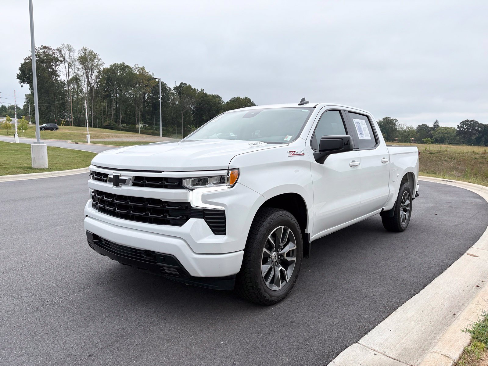 Used 2024 Chevrolet Silverado 1500 RST w/ Z71 Off-Road Package AWD/4WD image 3