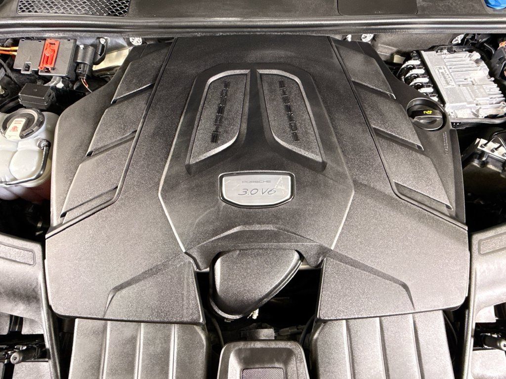 Certified 2023 Porsche Cayenne AWD/4WD image 25