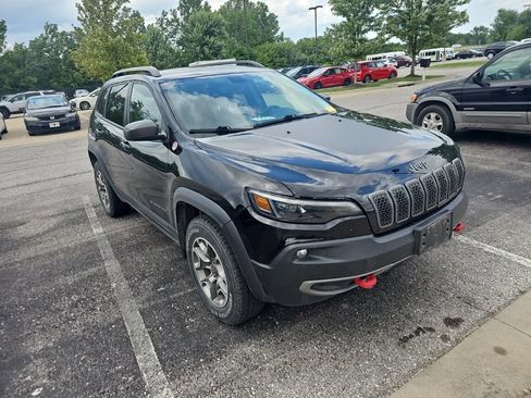 Used 2020 Jeep Cherokee Trailhawk w/ Comfort/Convenience Group AWD/4WD image 3